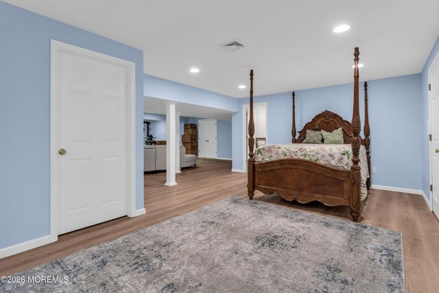 10 Bermet Court, Tinton Falls, NJ 07724