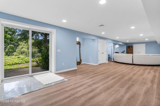 10 Bermet Court, Tinton Falls, NJ 07724