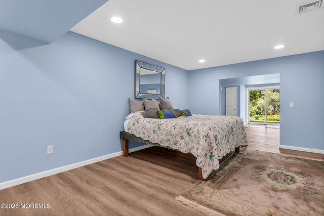 10 Bermet Court, Tinton Falls, NJ 07724