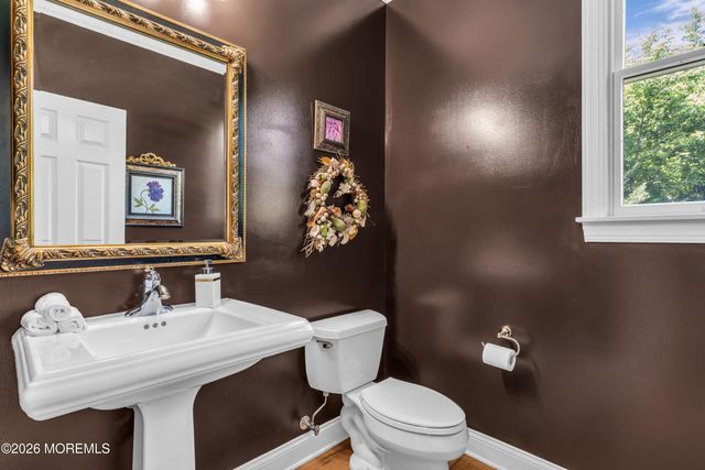 10 Bermet Court, Tinton Falls, NJ 07724