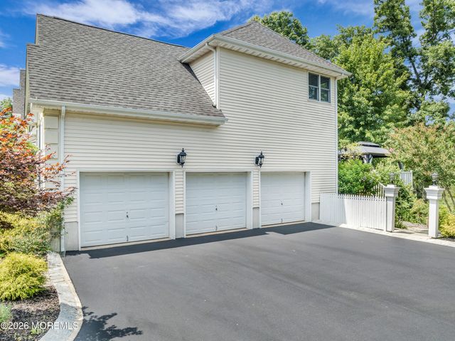 10 Bermet Court, Tinton Falls, NJ 07724