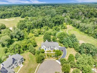 10 Bermet Court, Tinton Falls, NJ 07724