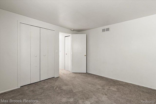 23656 Lahser Road, Southfield, MI 48033
