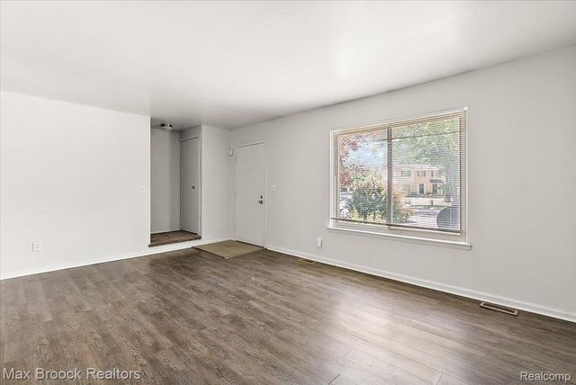 23656 Lahser Road, Southfield, MI 48033