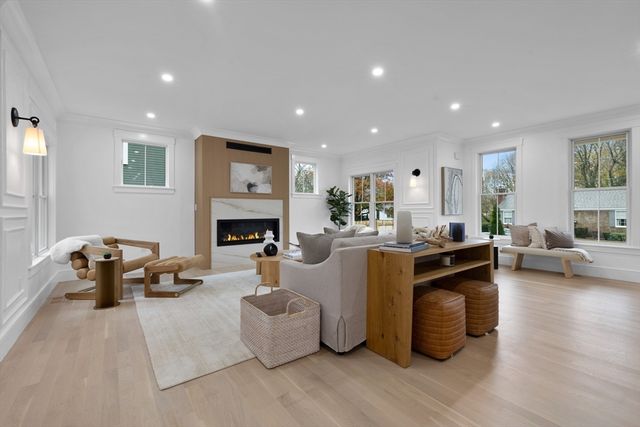 26 Beacon Ave, Newburyport, MA 01950