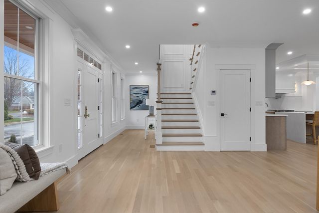 26 Beacon Ave, Newburyport, MA 01950