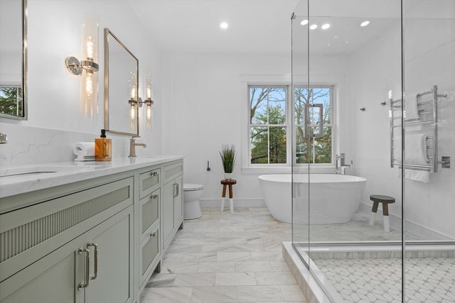26 Beacon Ave, Newburyport, MA 01950
