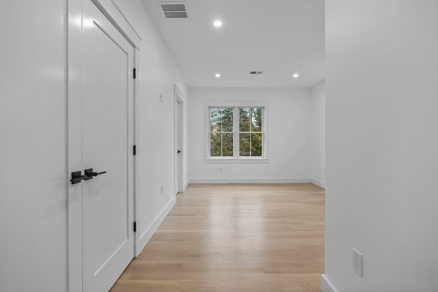 26 Beacon Ave, Newburyport, MA 01950