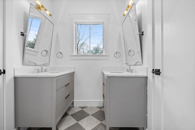 26 Beacon Ave, Newburyport, MA 01950
