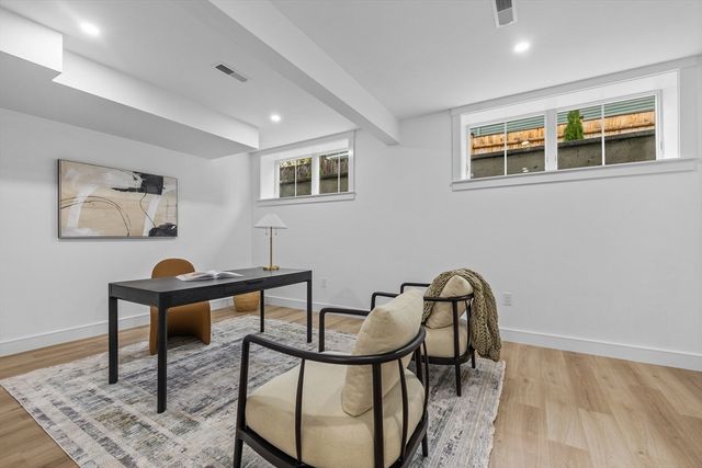 26 Beacon Ave, Newburyport, MA 01950