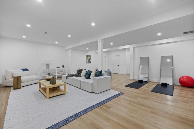 26 Beacon Ave, Newburyport, MA 01950