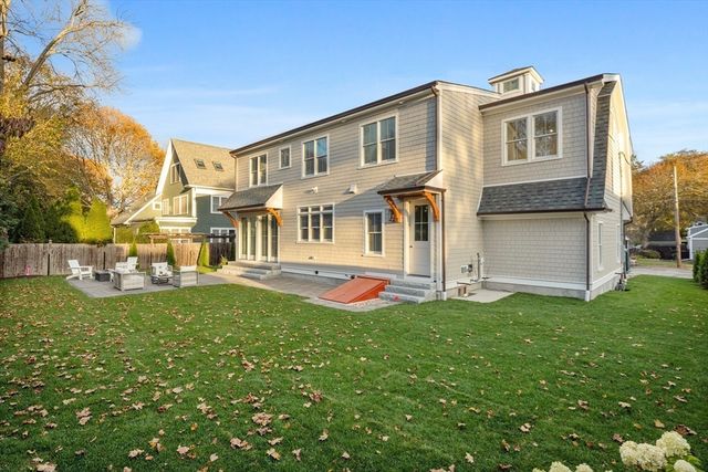 26 Beacon Ave, Newburyport, MA 01950
