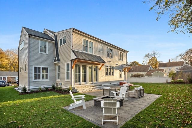 26 Beacon Ave, Newburyport, MA 01950