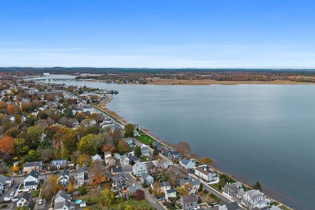 26 Beacon Ave, Newburyport, MA 01950