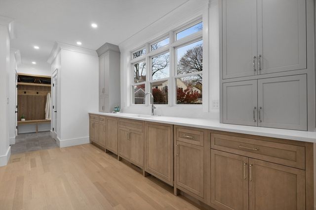 26 Beacon Ave, Newburyport, MA 01950