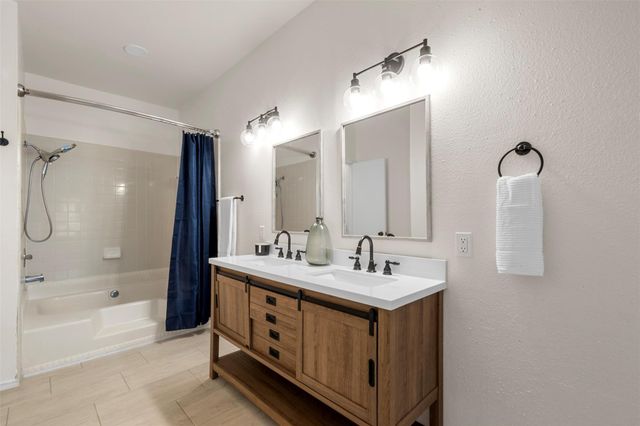 17471 Red Oak Drive 7471, Houston, TX 77090