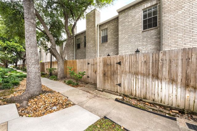 17471 Red Oak Drive 7471, Houston, TX 77090
