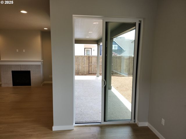 3096 Olympic St 15, Woodburn, OR 97071