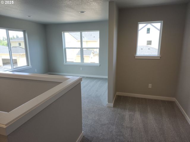 3096 Olympic St 15, Woodburn, OR 97071