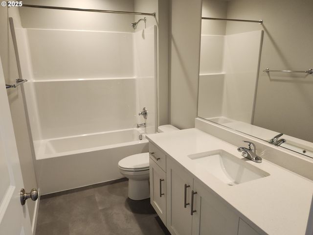 3096 Olympic St 15, Woodburn, OR 97071