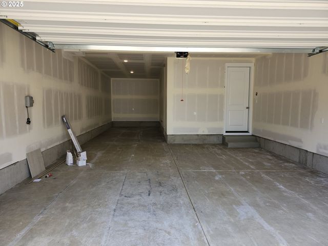 3096 Olympic St 15, Woodburn, OR 97071