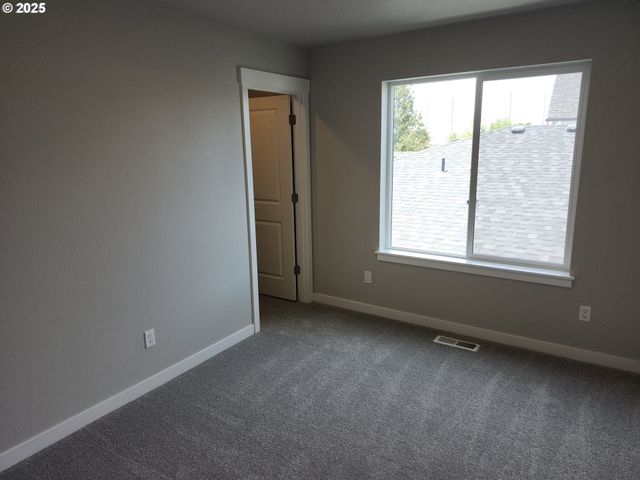 3096 Olympic St 15, Woodburn, OR 97071