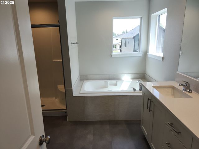 3096 Olympic St 15, Woodburn, OR 97071