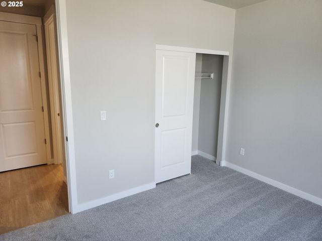 3096 Olympic St 15, Woodburn, OR 97071