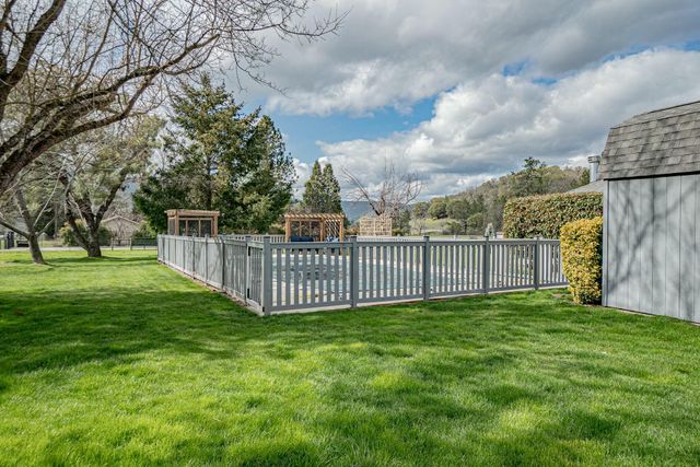 7059 Old Stage Road, Central Point, OR 97502