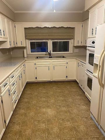 1904 Cherokee Dr, Shelbyville, TN 37160