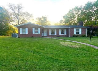 1904 Cherokee Dr, Shelbyville, TN 37160