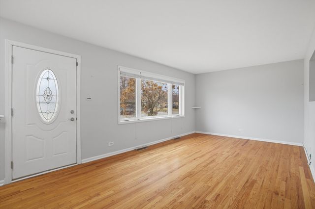 8912 Windsor Lane, Bridgeview, IL 60455