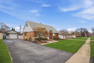 8912 Windsor Lane, Bridgeview, IL 60455