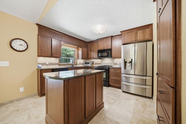 12568 Everest Court E, Apple Valley, MN 55124