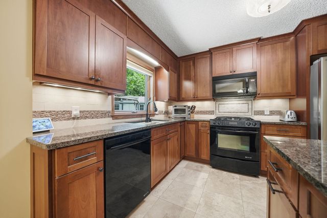 12568 Everest Court E, Apple Valley, MN 55124