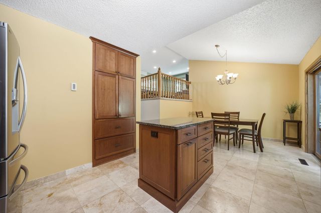 12568 Everest Court E, Apple Valley, MN 55124