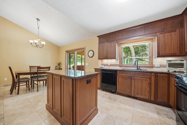 12568 Everest Court E, Apple Valley, MN 55124
