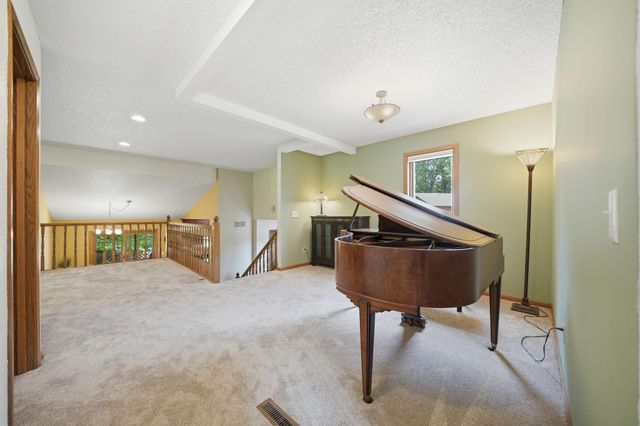 12568 Everest Court E, Apple Valley, MN 55124