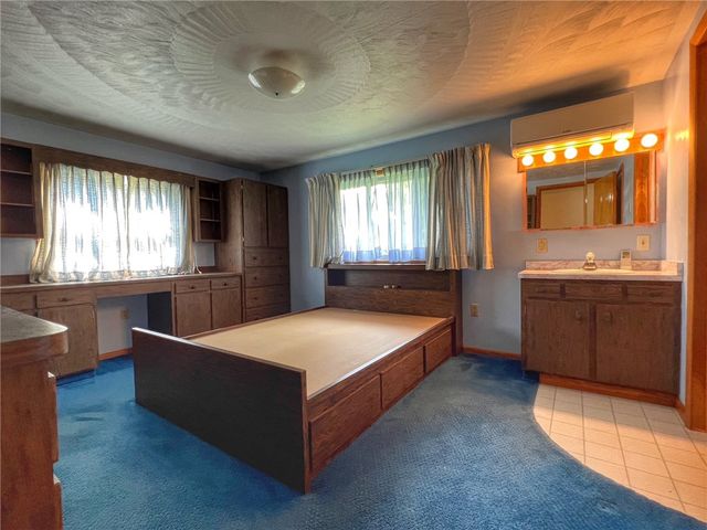 14 Steingrabe Rd, E Lackawannock Twp, PA 16142