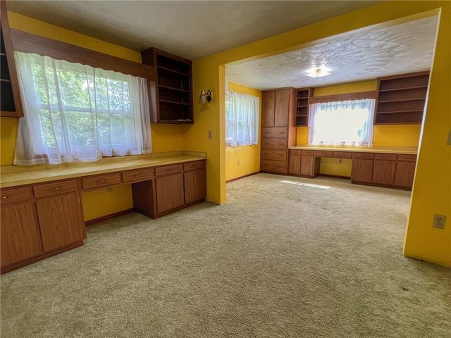 14 Steingrabe Rd, E Lackawannock Twp, PA 16142