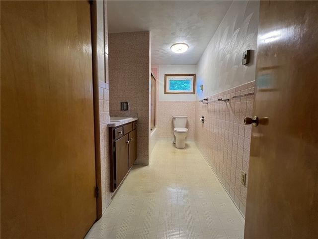 14 Steingrabe Rd, E Lackawannock Twp, PA 16142