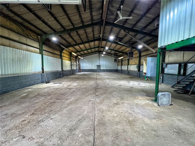 14 Steingrabe Rd, E Lackawannock Twp, PA 16142