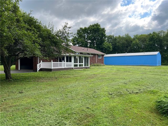 14 Steingrabe Rd, E Lackawannock Twp, PA 16142