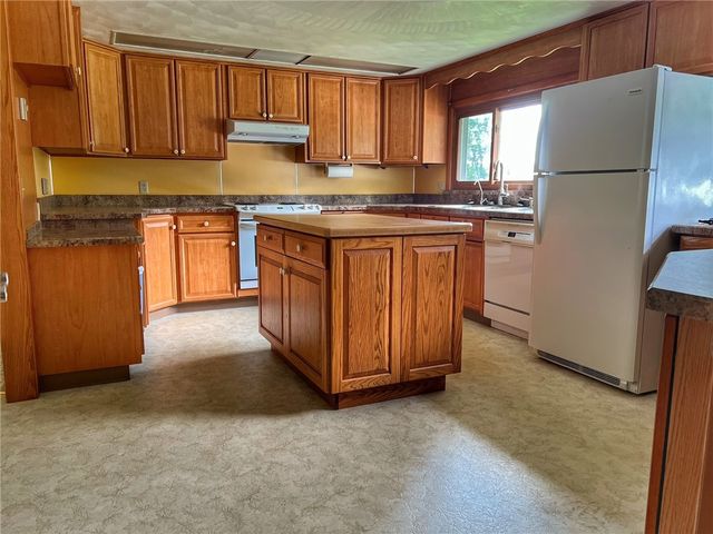 14 Steingrabe Rd, E Lackawannock Twp, PA 16142