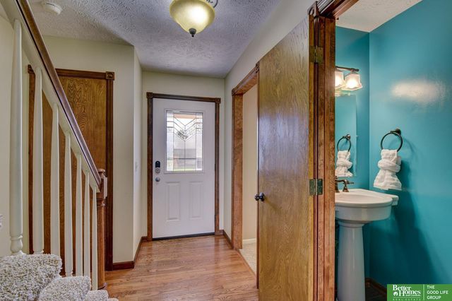 1002 N Beadle Street, Papillion, NE 68046