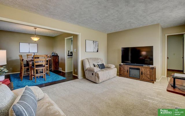 1002 N Beadle Street, Papillion, NE 68046