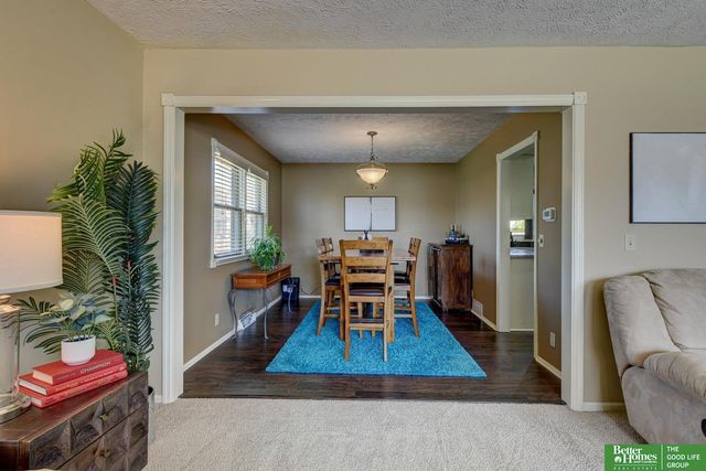 1002 N Beadle Street, Papillion, NE 68046