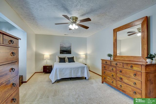 1002 N Beadle Street, Papillion, NE 68046