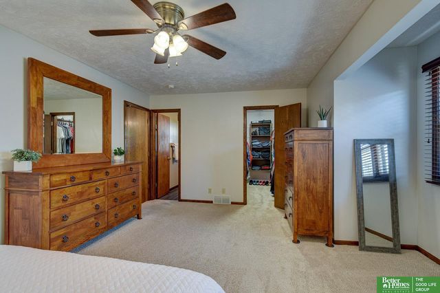 1002 N Beadle Street, Papillion, NE 68046