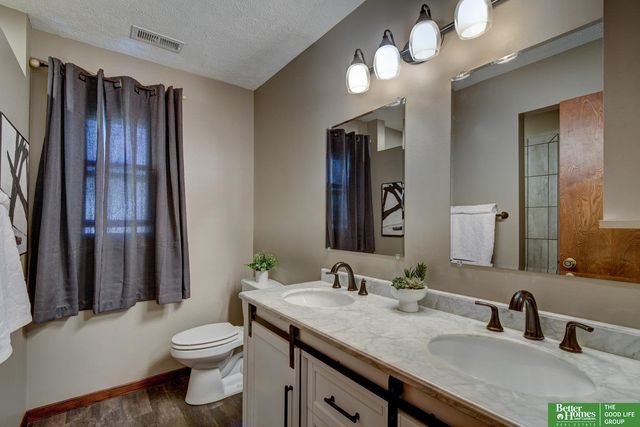 1002 N Beadle Street, Papillion, NE 68046